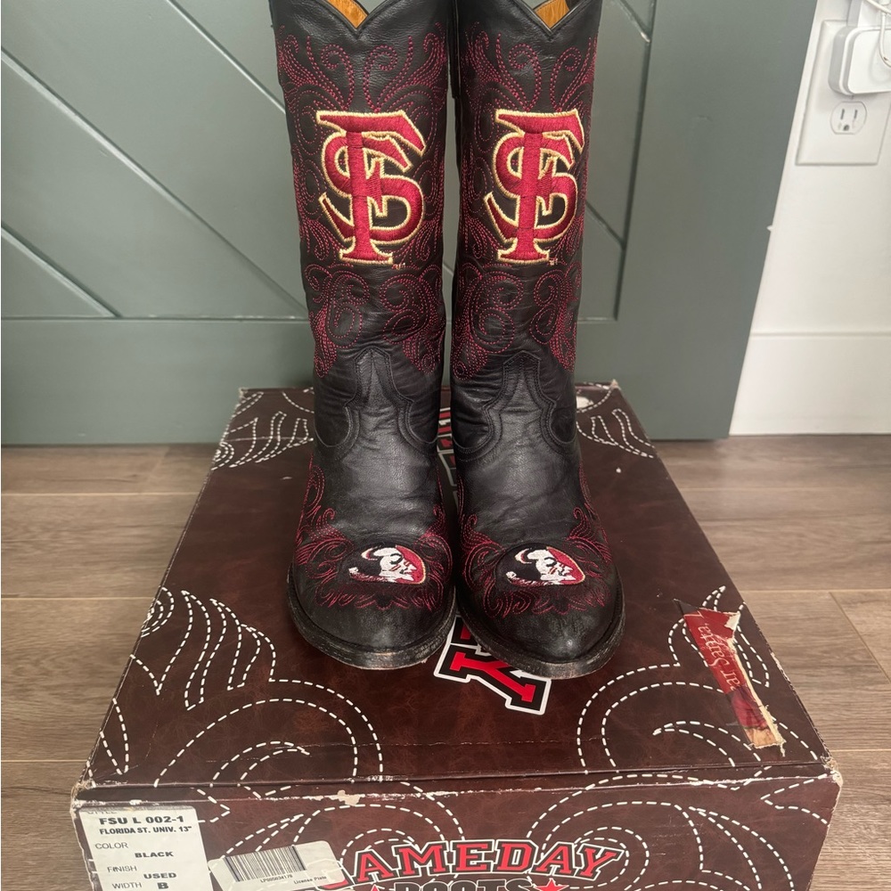 Game day boots. Size 7.5 womens cowboy boots. In excellent condition. Worn 2x
